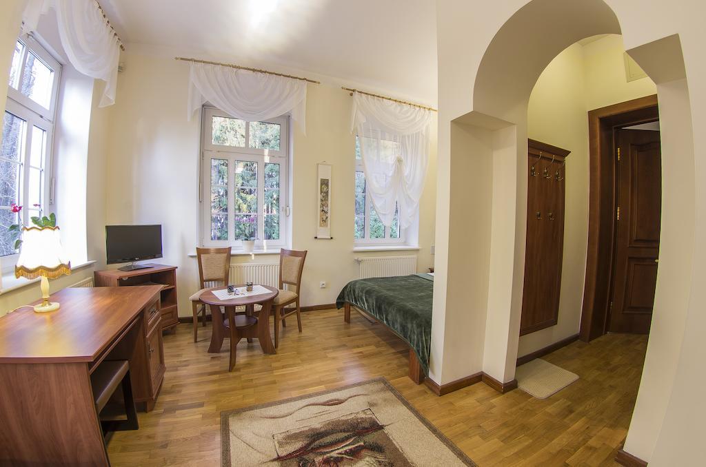 Szwajcarka Willa Z Sauna I Jacuzzi Kudowa-Zdrój Habitación foto