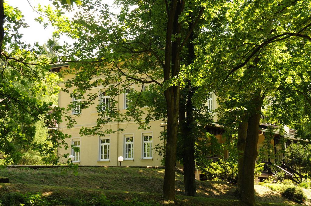 Szwajcarka Willa Z Sauna I Jacuzzi Kudowa-Zdrój Exterior foto